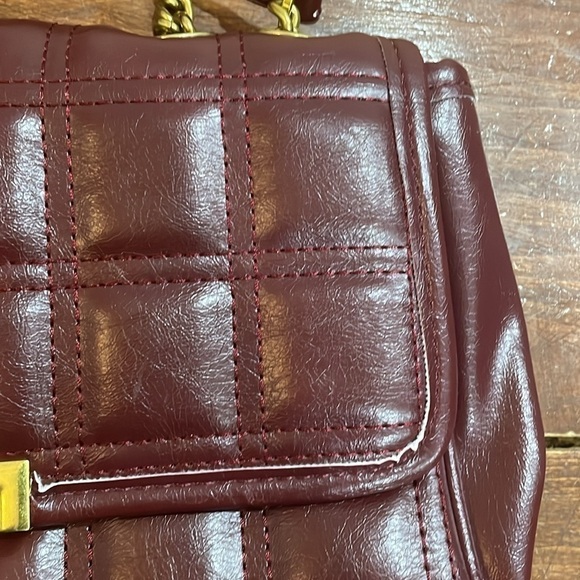Urban Revivo maroon and gold quilted maroon bag - Picture 6 of 8